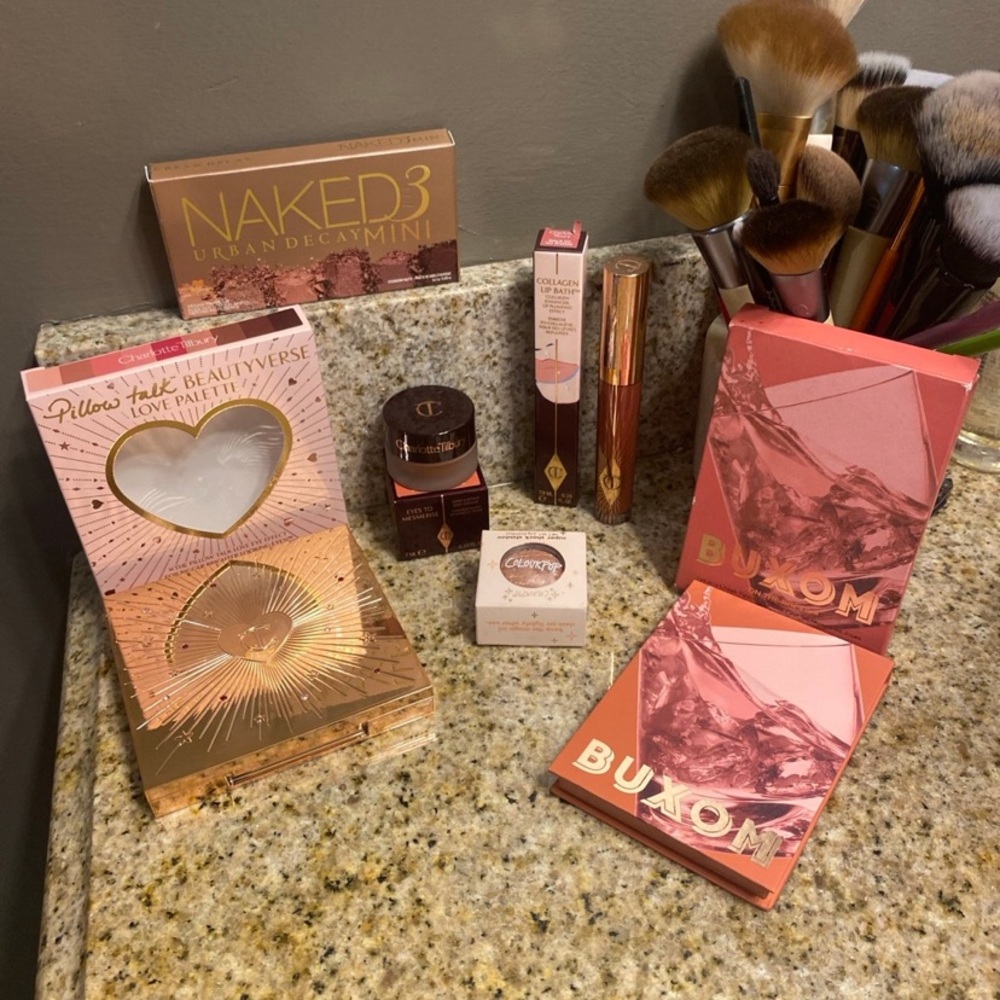 High end makeup bundle